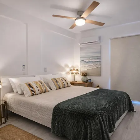 Mackenzie Beachfront Panorama Apartment